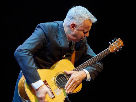 Tommy Emmanuel: 'This is the real world'. 