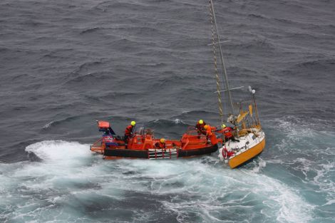The rescue as it happened in October 2015. Photo: Norwegian coastguard